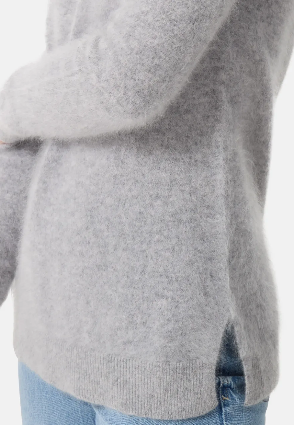 Brushed Kaschmir Rundhals Pullover mit Seitenschlitzen hellgrau