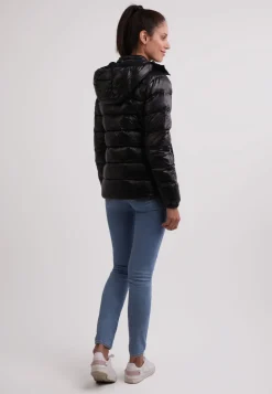 Daunenjacke mit Kapuze und Kaschmirfutter in glänzender Optik schwarz