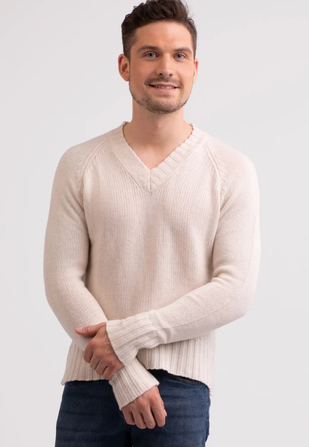 Grobgestrickter Recycelter Kaschmir V-Ausschnitt Pullover ecru