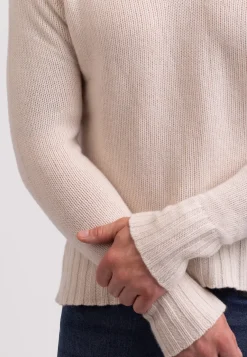 Grobgestrickter Recycelter Kaschmir V-Ausschnitt Pullover ecru
