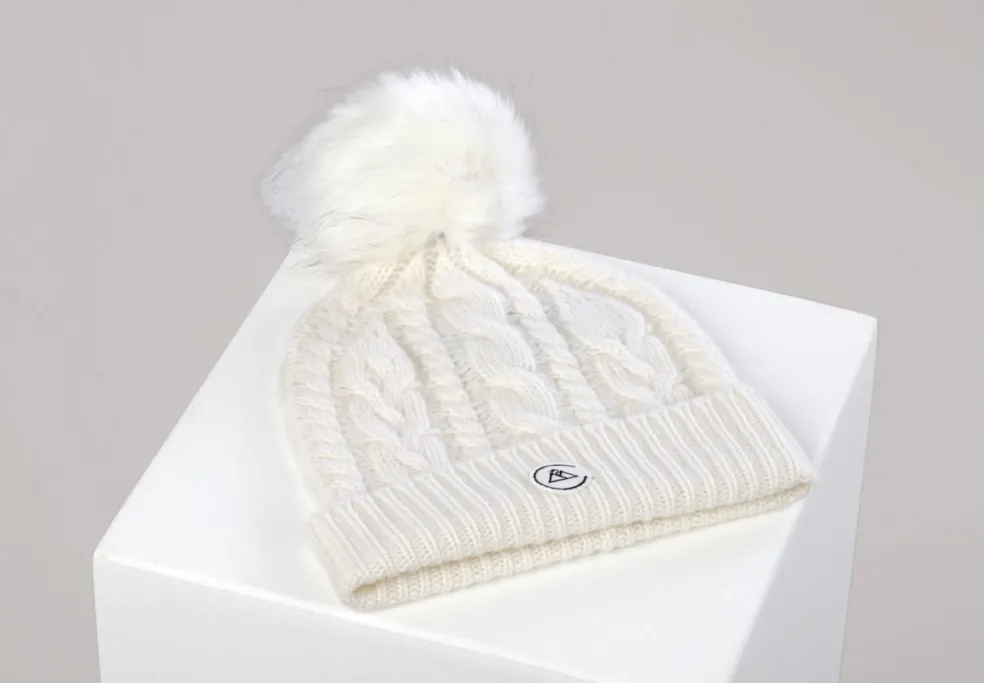 Kaschmir Mütze mit Zopfmuster und Bommel weiss
