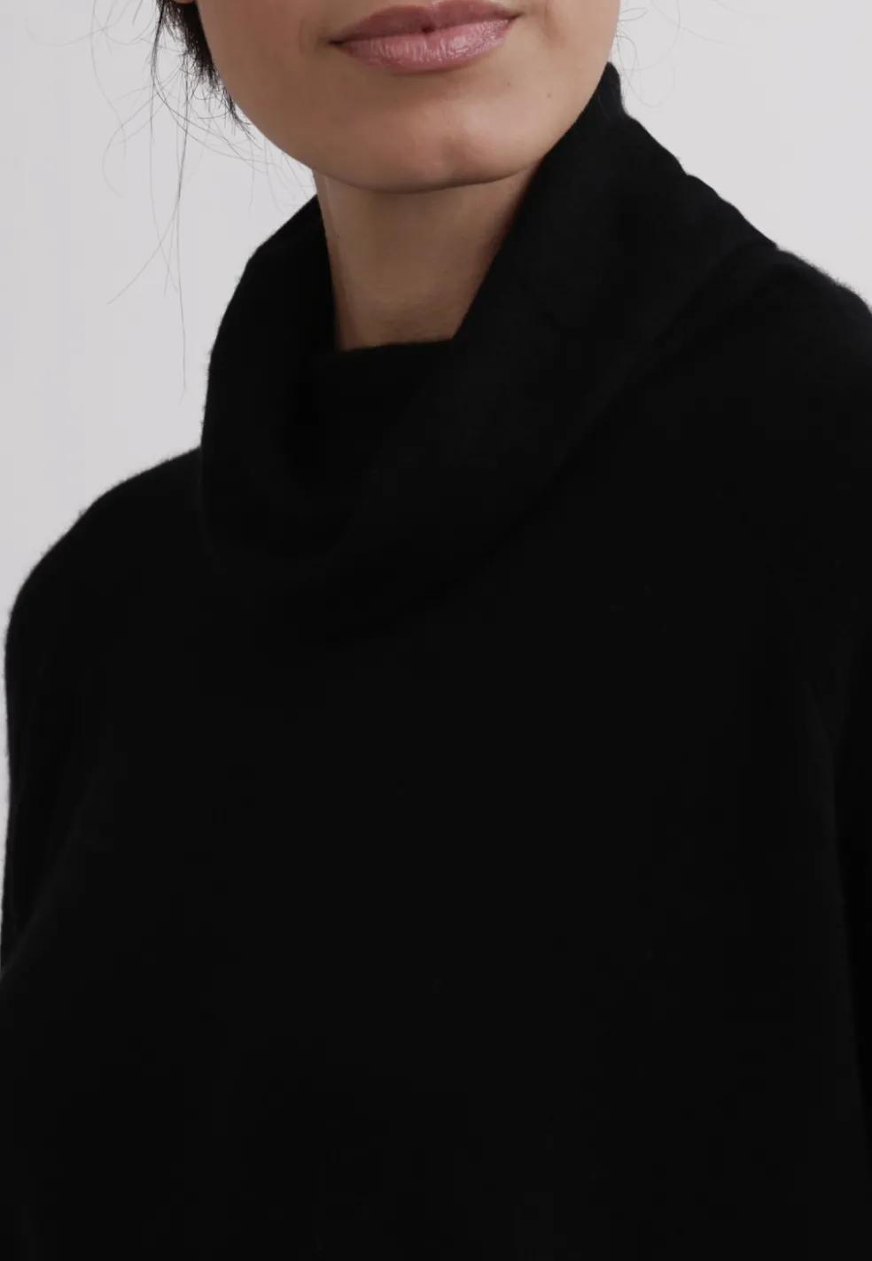 Kaschmir Rollkragen Pullover mit Seitenschlitzen schwarz