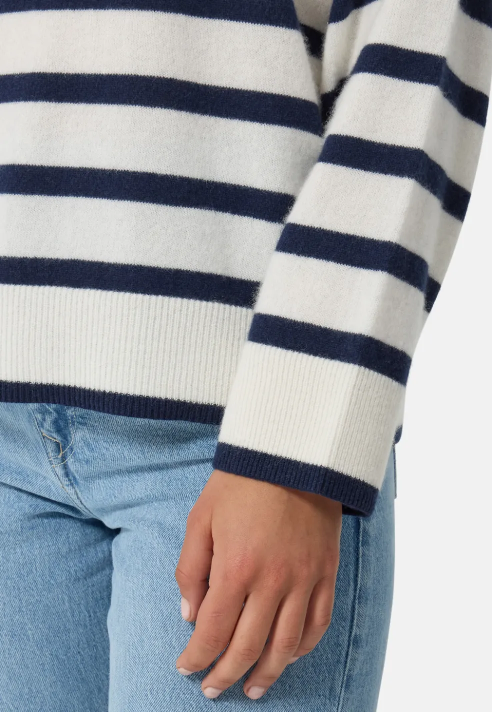 Kaschmir Rundhals Pullover gestreift weiss und marine blau