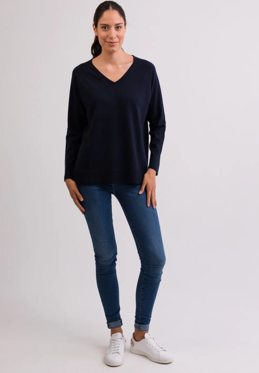 Kaschmir V-Ausschnitt Pullover mit Seitenschlitzen marine blau