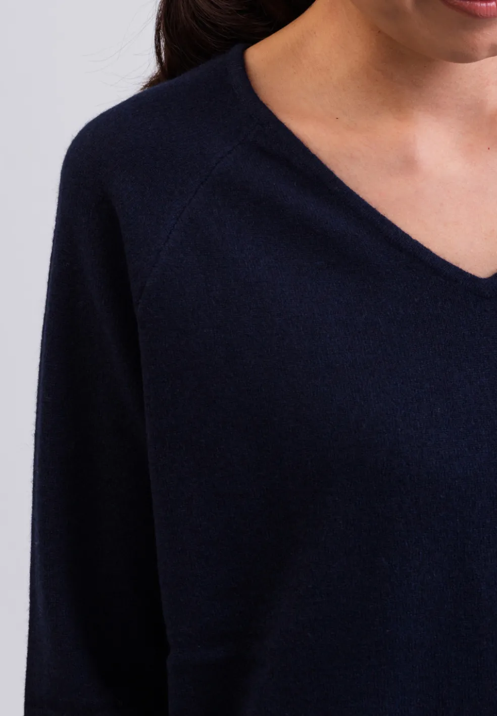 Kaschmir V-Ausschnitt Pullover mit Seitenschlitzen marine blau