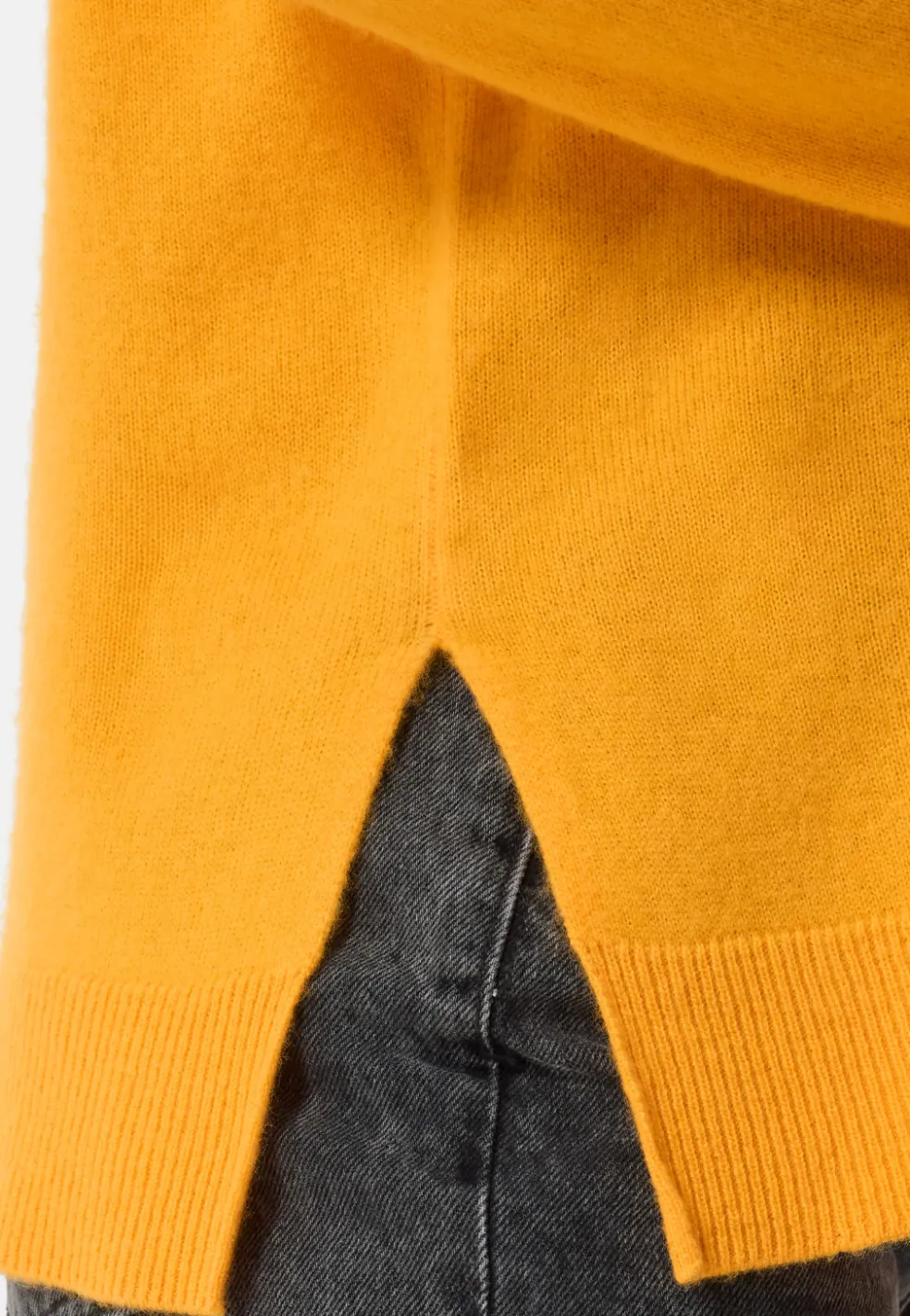 Kaschmir V-Ausschnitt Pullover mit Seitenschlitzen goldenrod